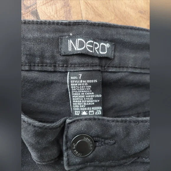 SOLD Black Ripped Skinny Jeans - Picture 9 of 9